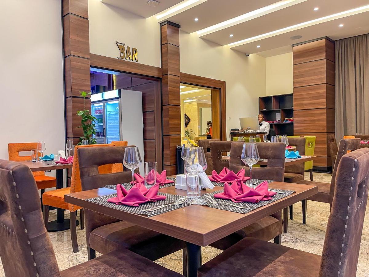 Hotel Omedel Luxury Enugu Esterno foto